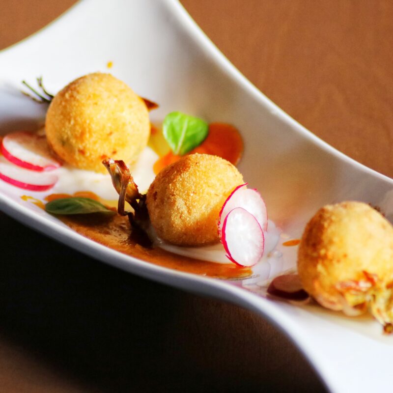 Polpette di baccalà su crema al Passito